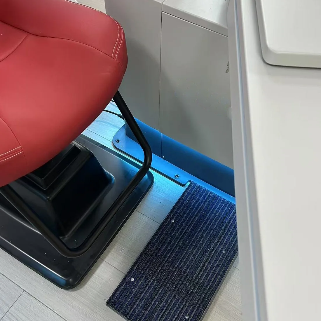C-10A — Base, powered column and footrest